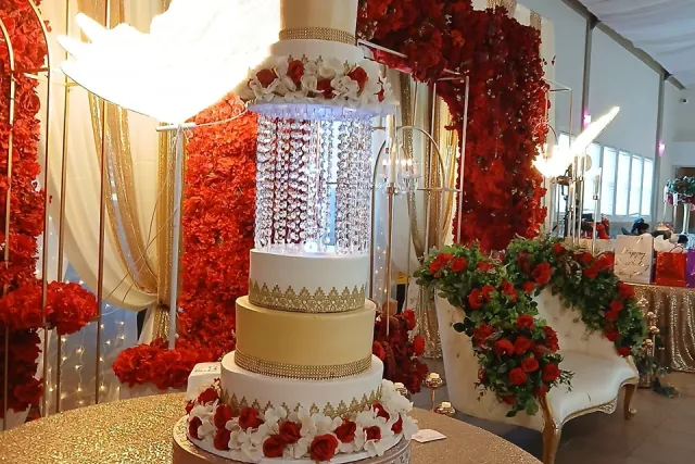 quinceanera cake with red